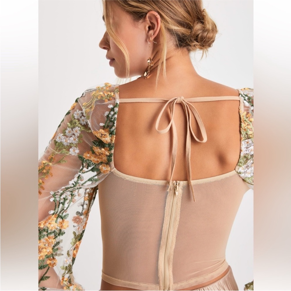 Elegant Floral Embroidered Dress - Picture 6 of 7